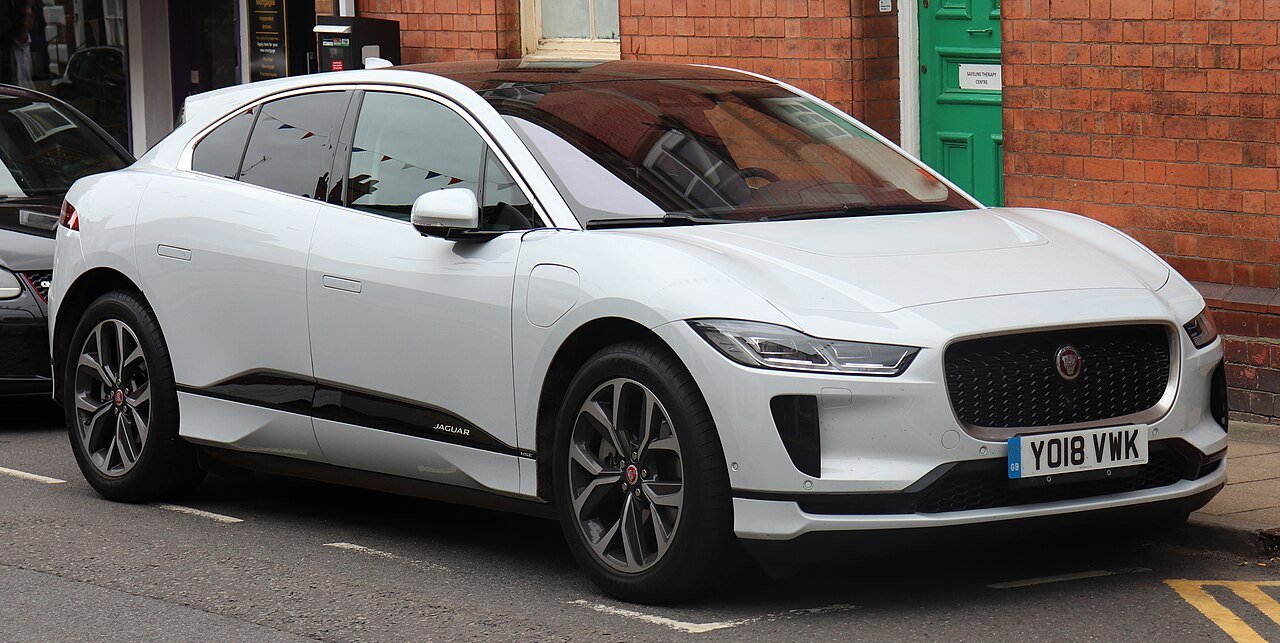 Jaguar I-Pace EV400 — foto