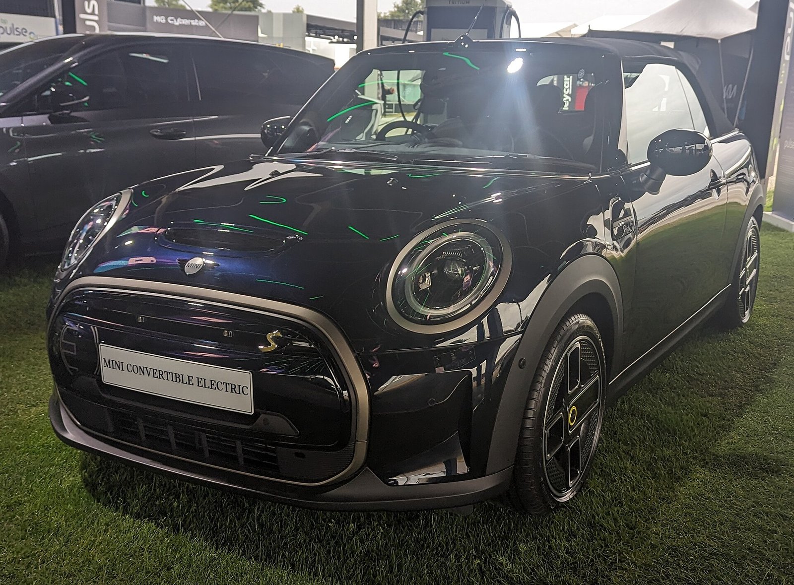 Mini Cooper SE Convertible — foto