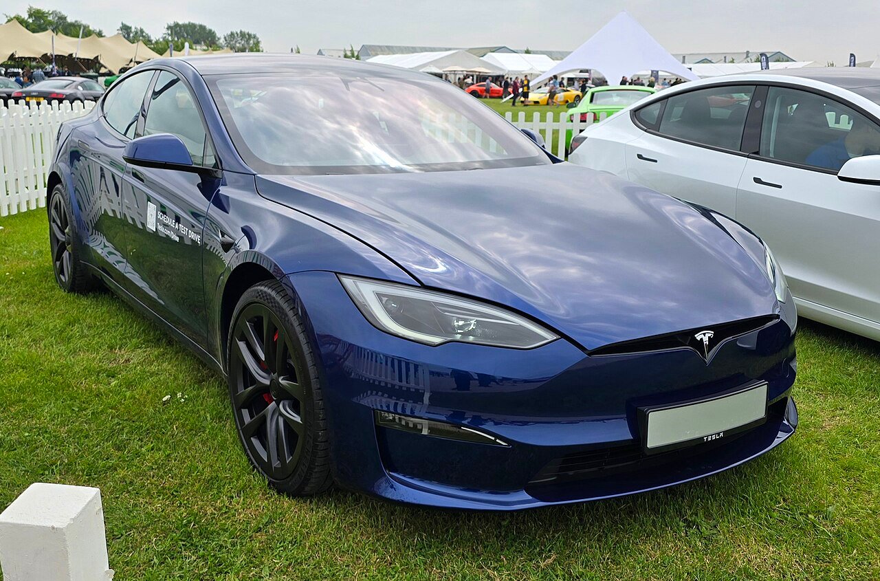 Tesla Model S Standard Range — foto
