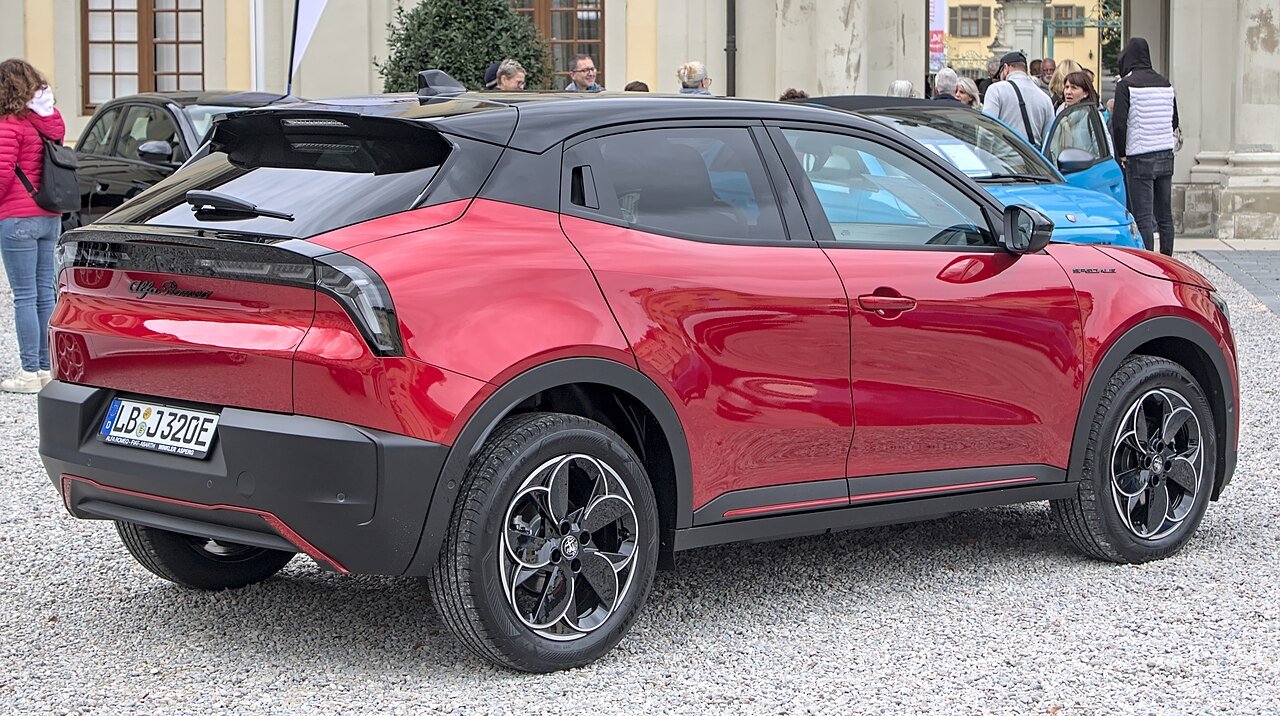 Alfa Romeo Junior Elettrica 54 kWh Veloce — foto