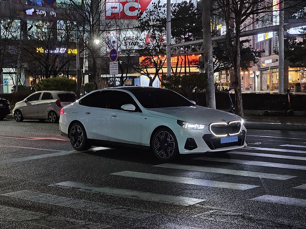 BMW i5 eDrive40 Sedan (MY23-24) — foto