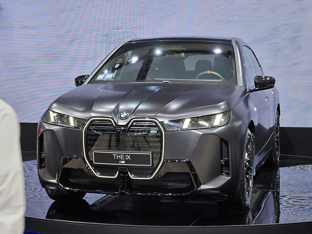 BMW iX M70 xDrive — foto