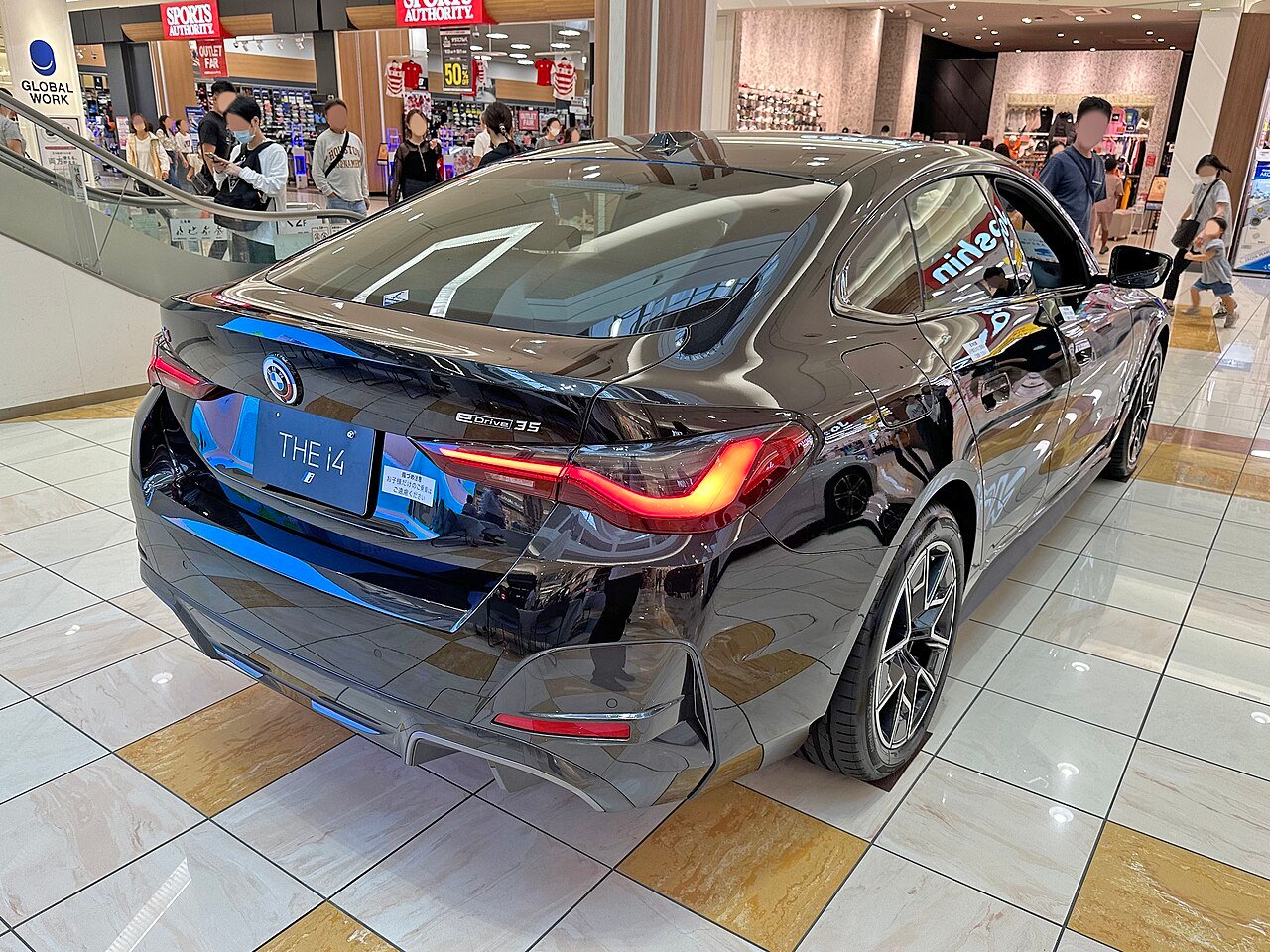 BMW i4 eDrive35 — foto