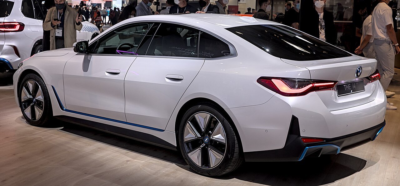BMW i4 xDrive40 — foto