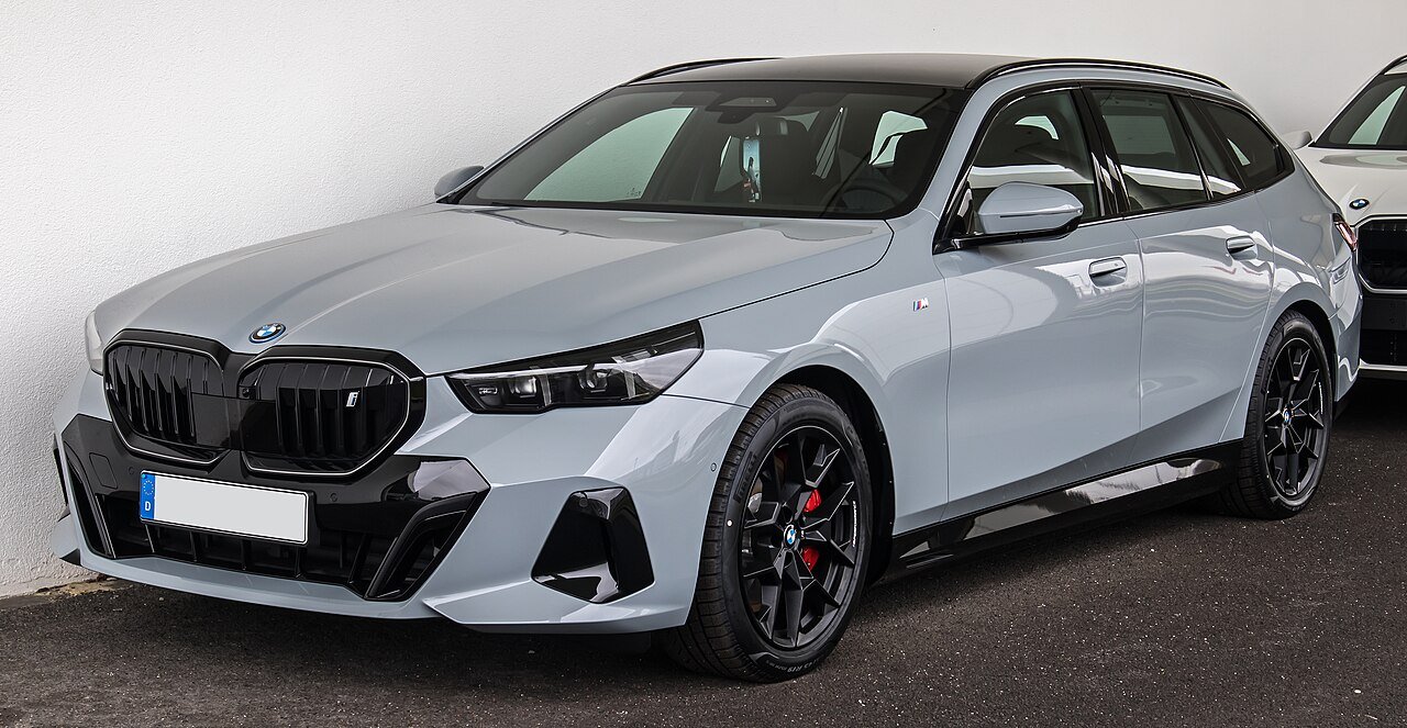 BMW i5 eDrive40 Touring (MY24) — foto