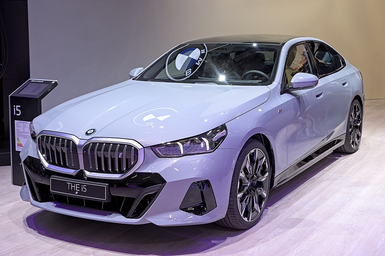 BMW i5 xDrive40 Touring (MY24) — foto