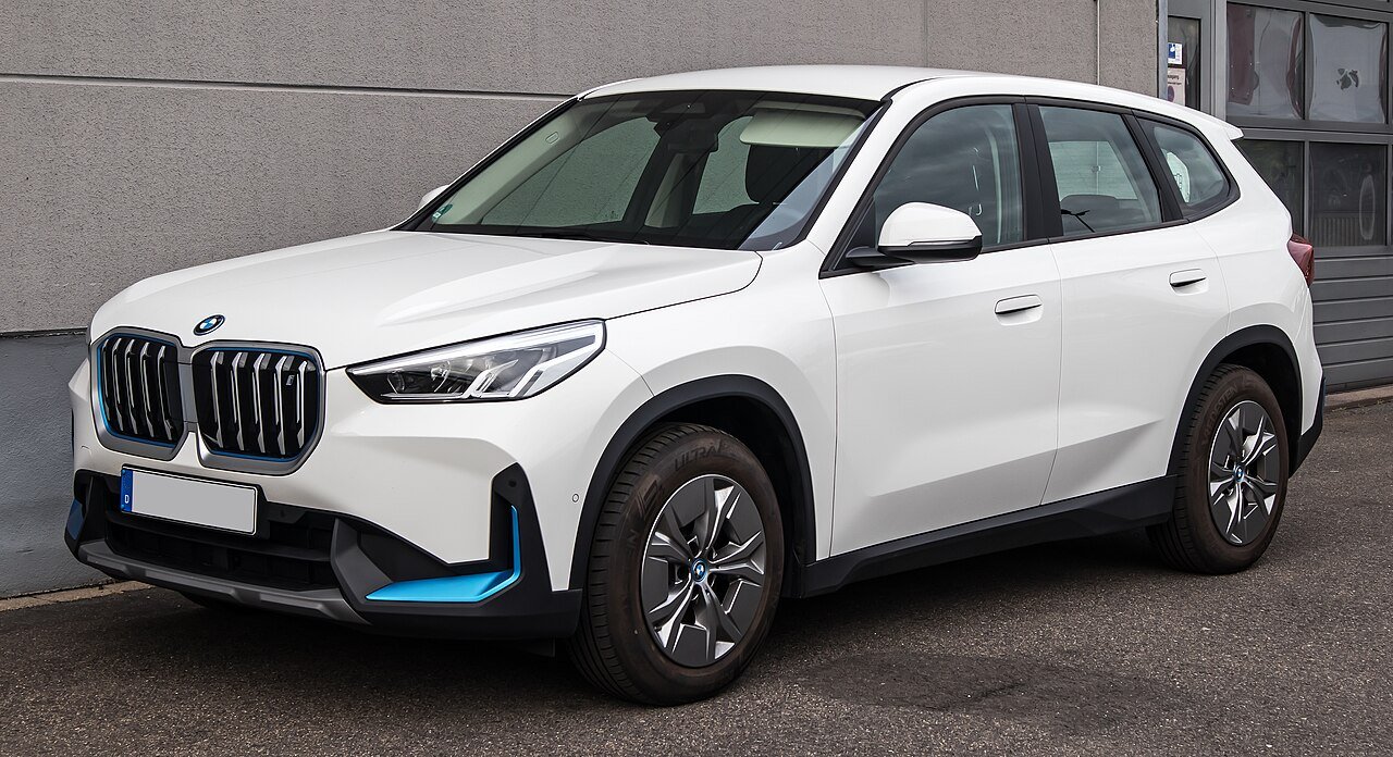 BMW iX1 eDrive20 (MY23-25) — foto