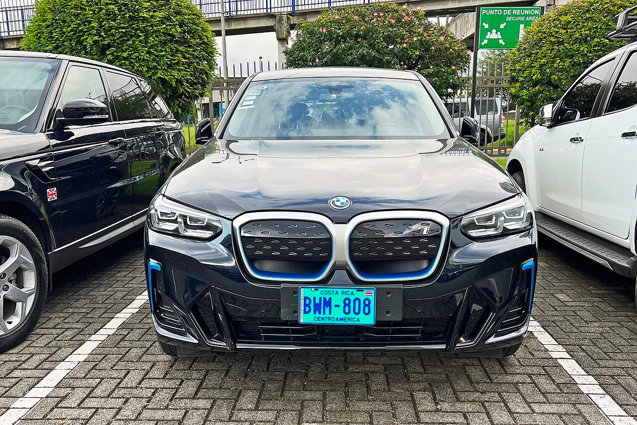 BMW iX3 (MY21) — foto