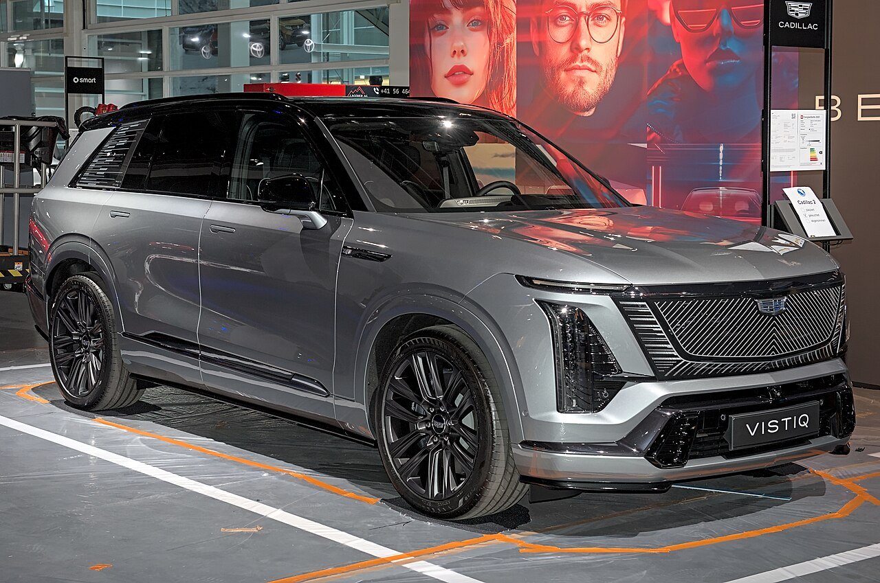 Cadillac VISTIQ 900 E4 (MY26) — foto