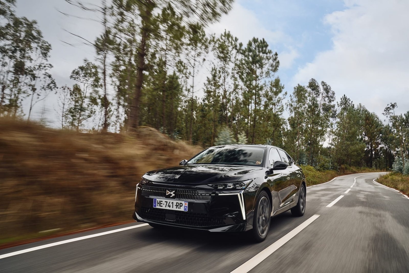 DS Automobiles N°4 E-Tense (MY25) — foto
