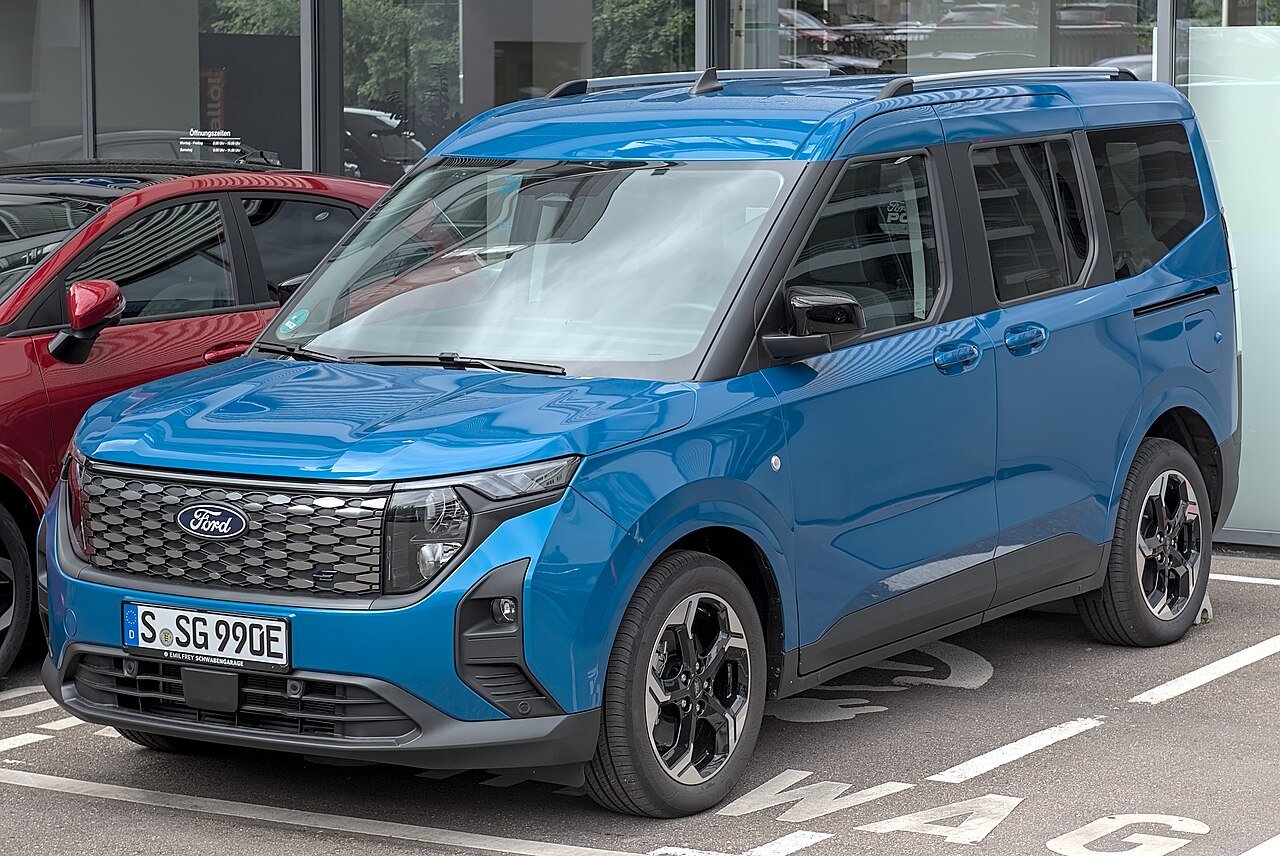 Ford e-Tourneo Courier — foto