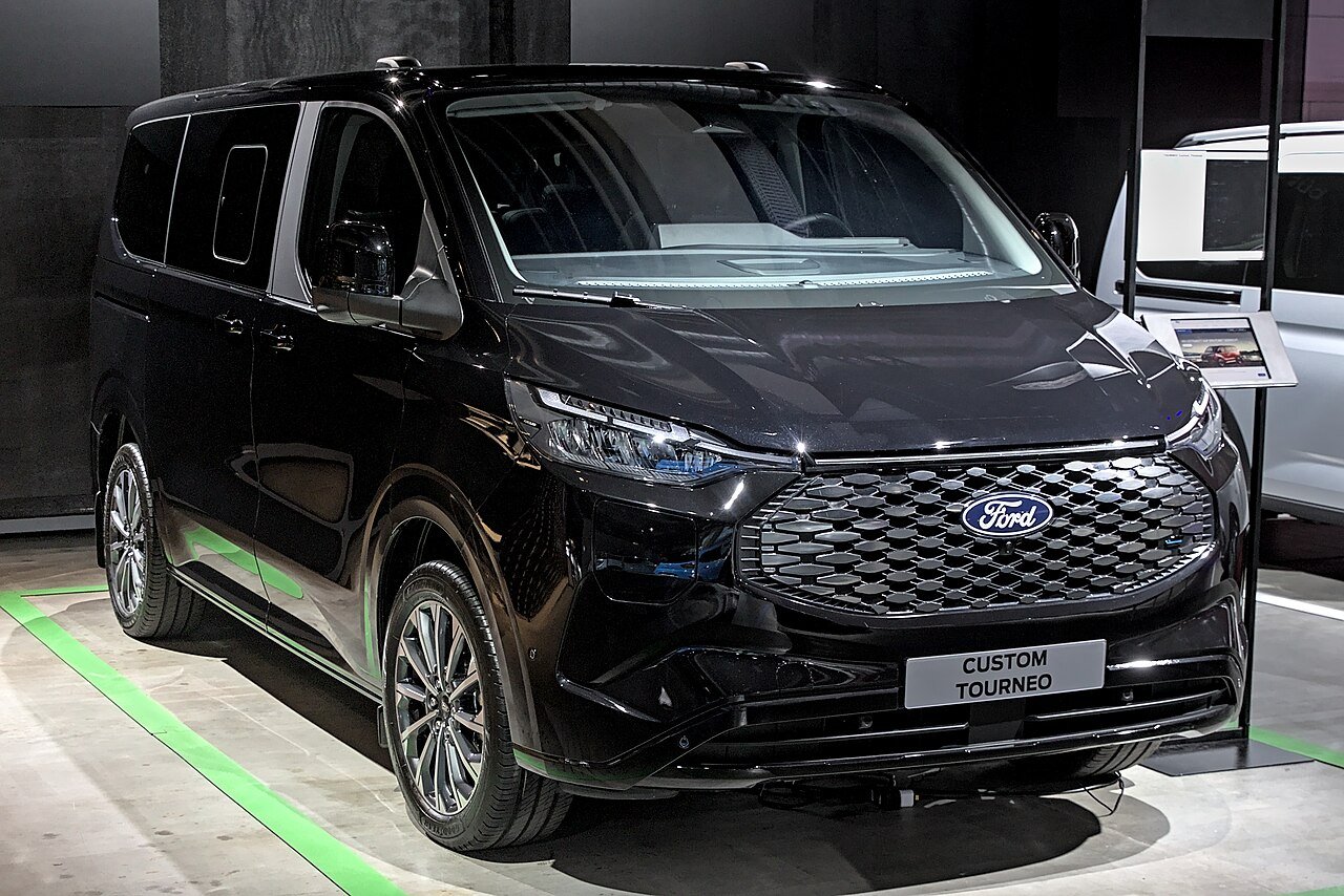 Ford e-Tourneo Custom L2 160 kW AWD — foto