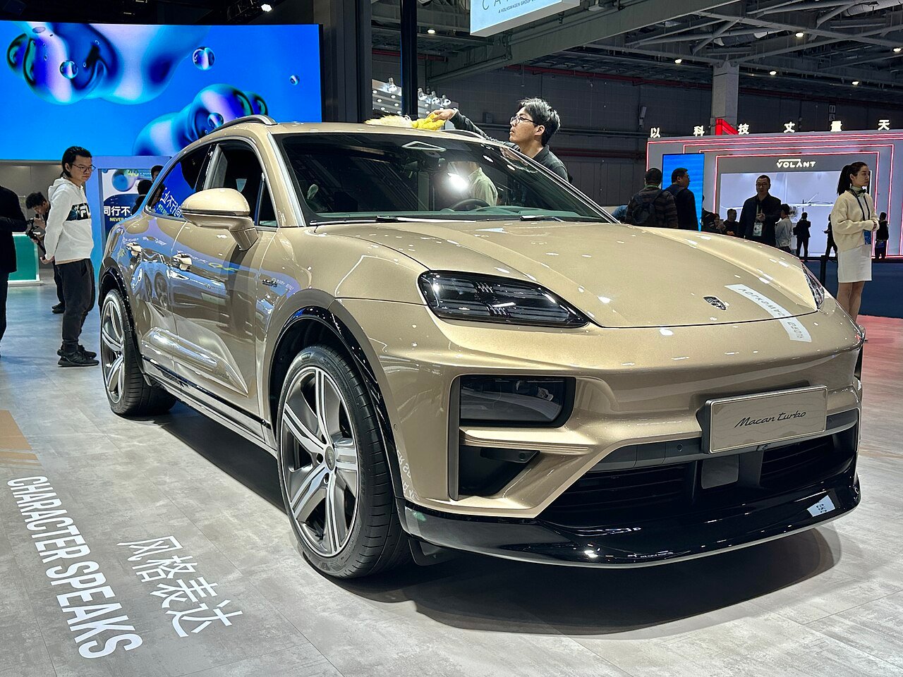 Porsche Macan Turbo Electric (MY24-25) — foto