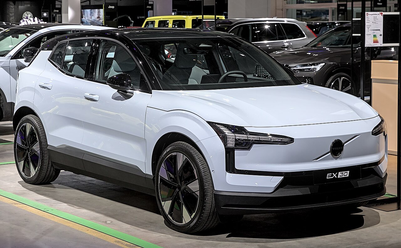 Volvo EX30 Cross Country P8 AWD (MY27) — foto
