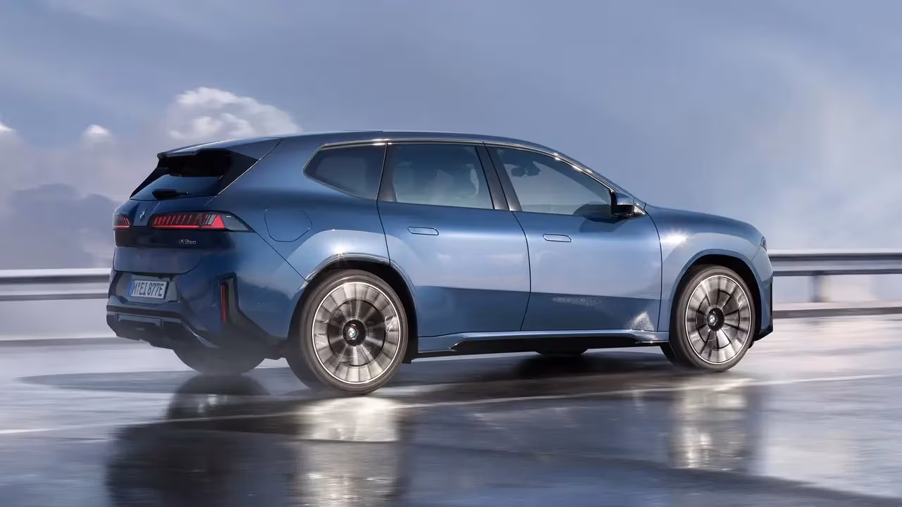 O novo BMW iX3 custa na China menos de metade do preço europeu, e já está a esgotar sem os clientes o terem visto