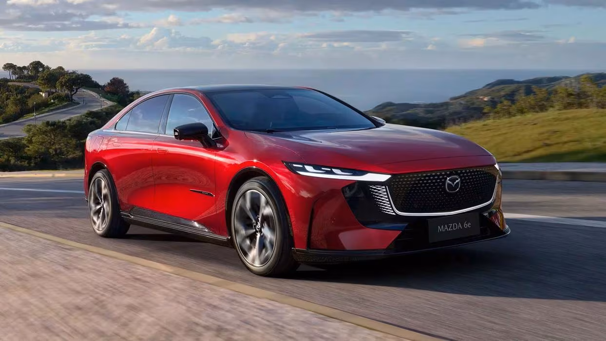 O Mazda 6e vai carregar mais depressa e mais longe, mas a versão mais pequena de bateria vai desaparecer