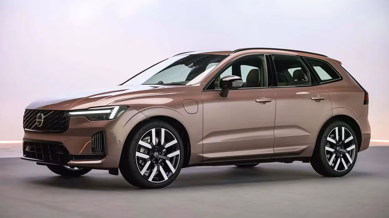 A Volvo mais do que duplicou a bateria do XC60, e o resultado é um híbrido que quase não precisa de gasolina no dia a dia