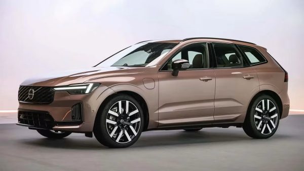 A Volvo mais do que duplicou a bateria do XC60, e o resultado é um híbrido que quase não precisa de gasolina no dia a dia