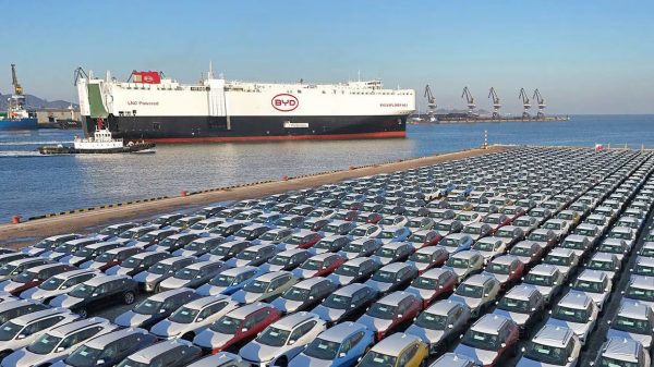 A China pede "abertura" comercial à UE, mesmo enquanto a Alemanha pressiona por mais tarifas