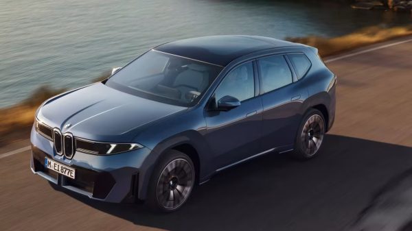 O BMW iX3 já bateu o recorde absoluto de encomendas de um BMW novo, e ainda só tem uma versão à venda