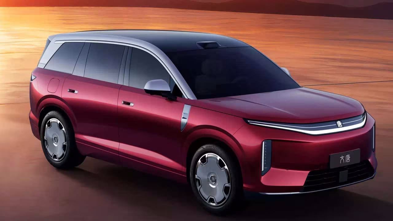 A BYD vai recolher mais de 183 mil carros na China por um problema no pedal do travão