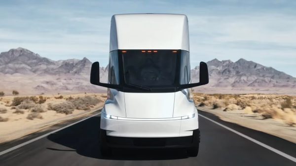 A Tesla foi escolhida para a maior encomenda de camiões elétricos da história dos EUA: 2.500 unidades