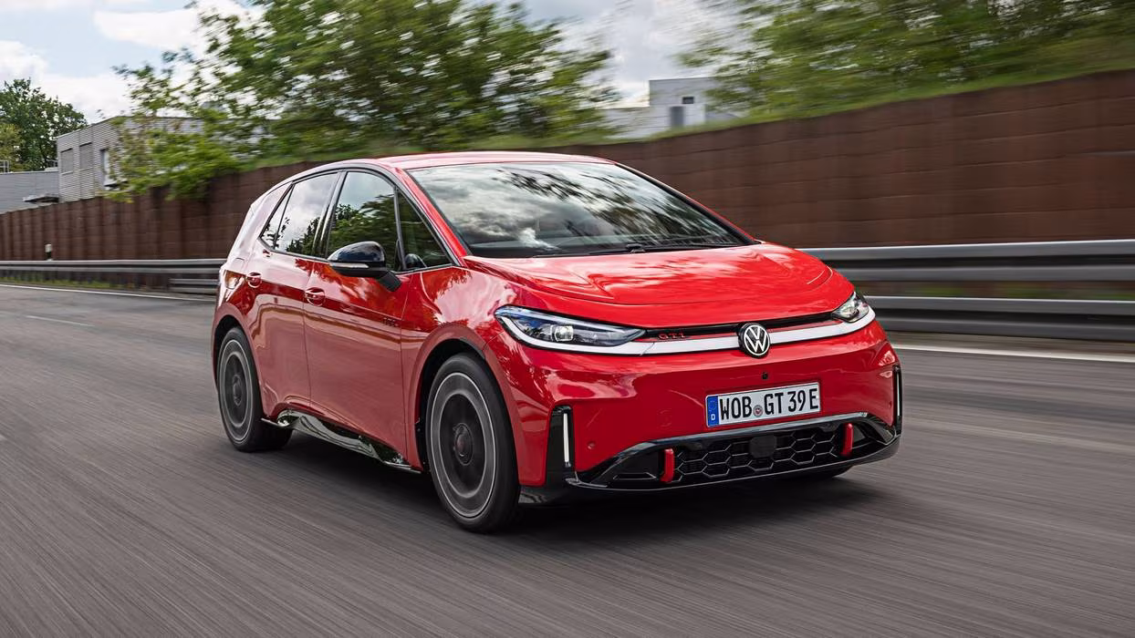 Pela primeira vez, a Volkswagen recebe mais encomendas de elétricos do que de carros a combustão na Alemanha