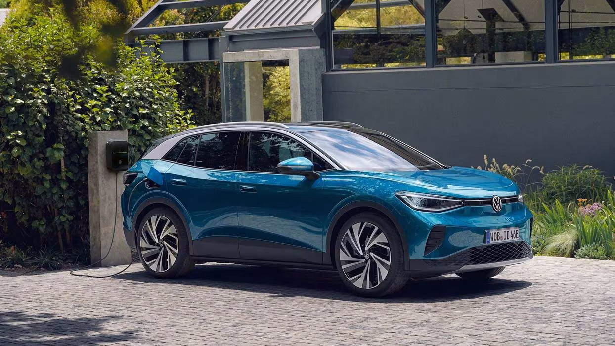 A Volkswagen prometeu que o ID.4 chegava para durar até 2027, mas está a dar 12.500 dólares para o escoar mais depressa