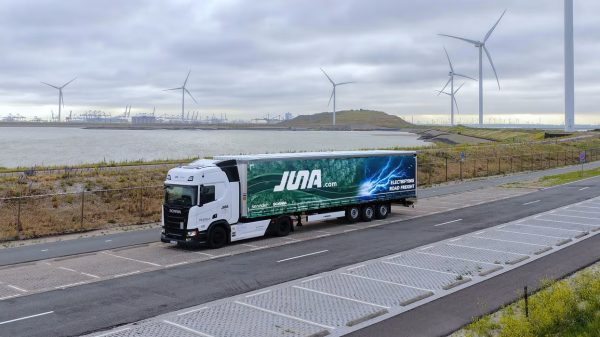 A JUNA já tem mais de 100 camiões elétricos Scania a trabalhar na Europa, sem nenhum deles pertencer às transportadoras