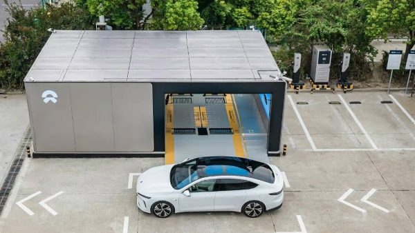 A Geely fica com 30% da rede de troca de baterias da NIO, num negócio que avalia a unidade em 2,1 mil milhões de euros