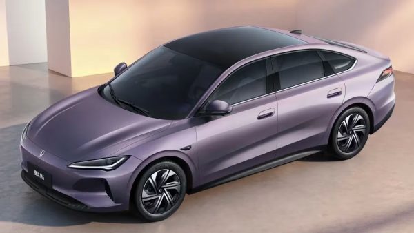 A Volkswagen já tem preço para o sedan elétrico que prometia custar menos de 13.500 dólares na China