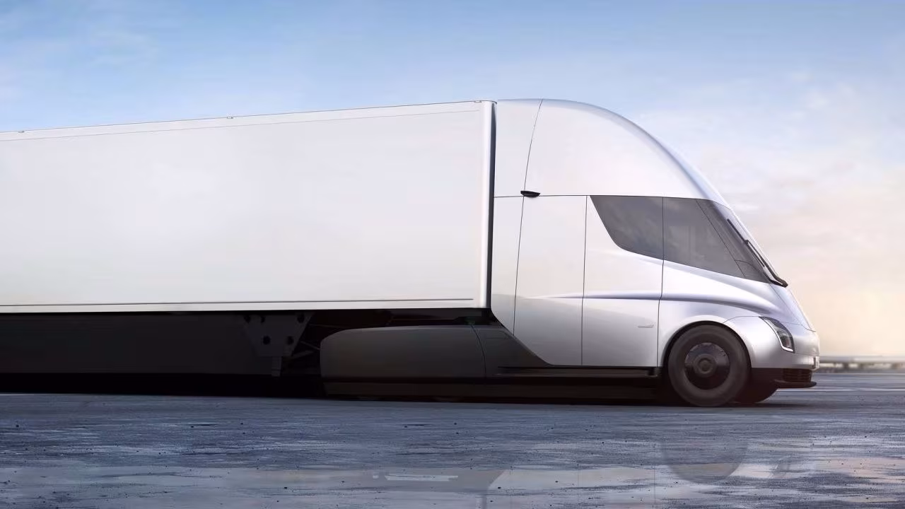 A Comissão Europeia quer dar prioridade ao carregamento de camiões e autocarros elétricos nos próximos financiamentos