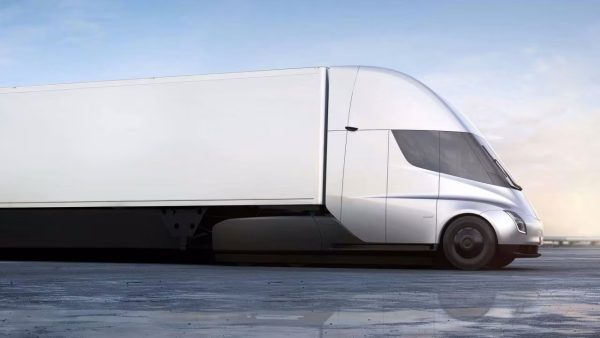 A Comissão Europeia quer dar prioridade ao carregamento de camiões e autocarros elétricos nos próximos financiamentos