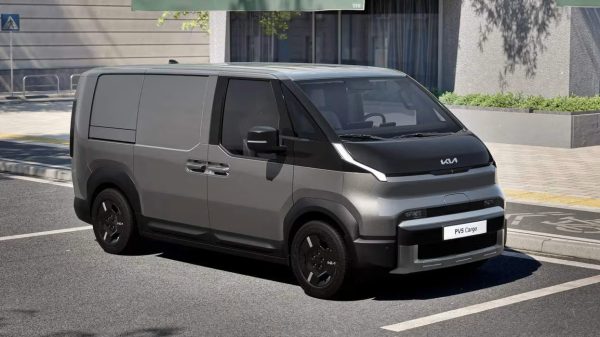 A Kia confirmou o PV5 Chassis Cab para o Reino Unido, uma base que se transforma em quase tudo