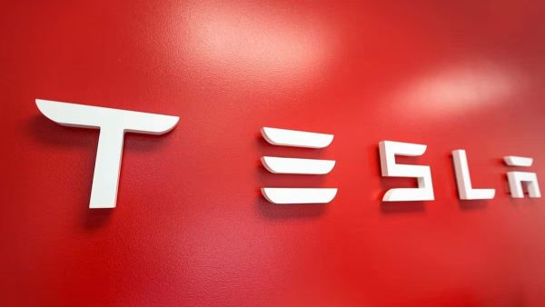 A Tesla entregou 486.532 carros no terceiro trimestre, menos 2,1% do que o recorde do ano passado, mas bem acima do esperado