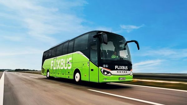 A FlixBus pôs oito autocarros elétricos a ligar Viena a Bratislava, em serviço regular desde o primeiro dia