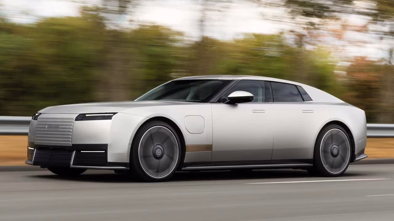 O Jaguar Type 01 estreou-se com 1.030 cv e 720 km de autonomia, e em Portugal custa a partir de 165 mil euros