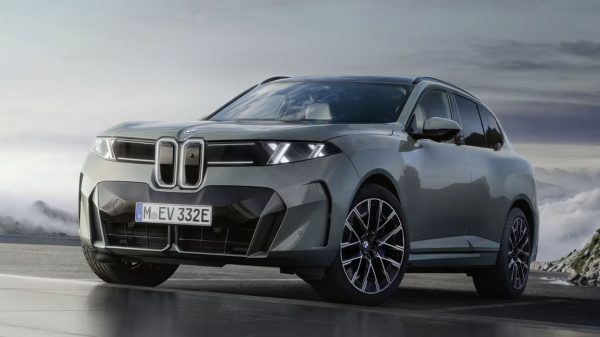 A BMW abre as encomendas do iX5, o primeiro X5 elétrico, e dá tração integral ao iX3 40