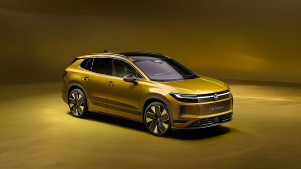 O Volkswagen ID. Tiguan chega com até 600 km de autonomia e custa a partir de 42.695 euros na Alemanha, mas ainda não tem preço em Portugal