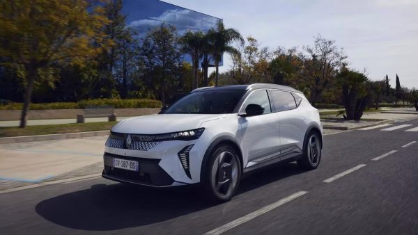 O Renault Scenic E-Tech atualizado já tem preços em Portugal: a versão de entrada custa 42.290 euros e a de maior autonomia, 49.190