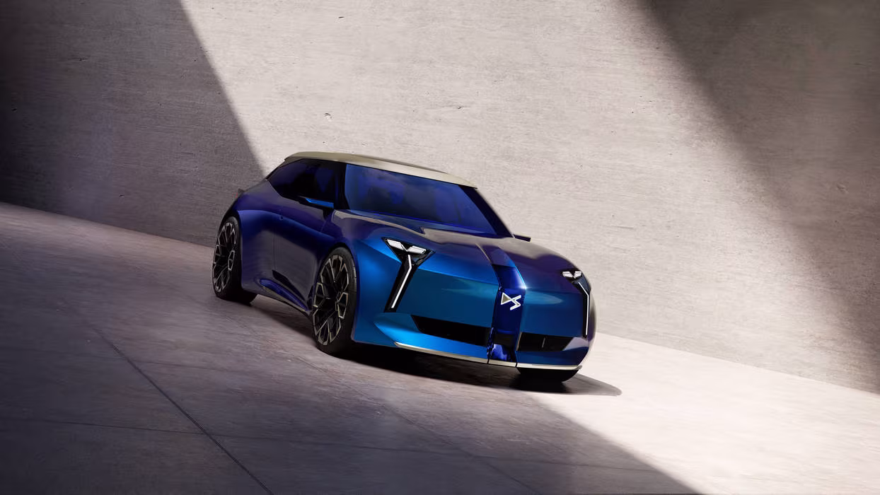 A DS Automobiles revelou o F3VER Concept, um compacto de 4,19 metros ligado à nova geração de elétricos da marca, sem dados técnicos