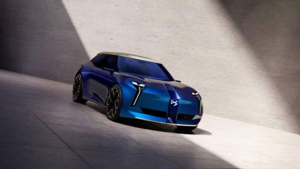 A DS Automobiles revelou o F3VER Concept, um compacto de 4,19 metros ligado à nova geração de elétricos da marca, sem dados técnicos