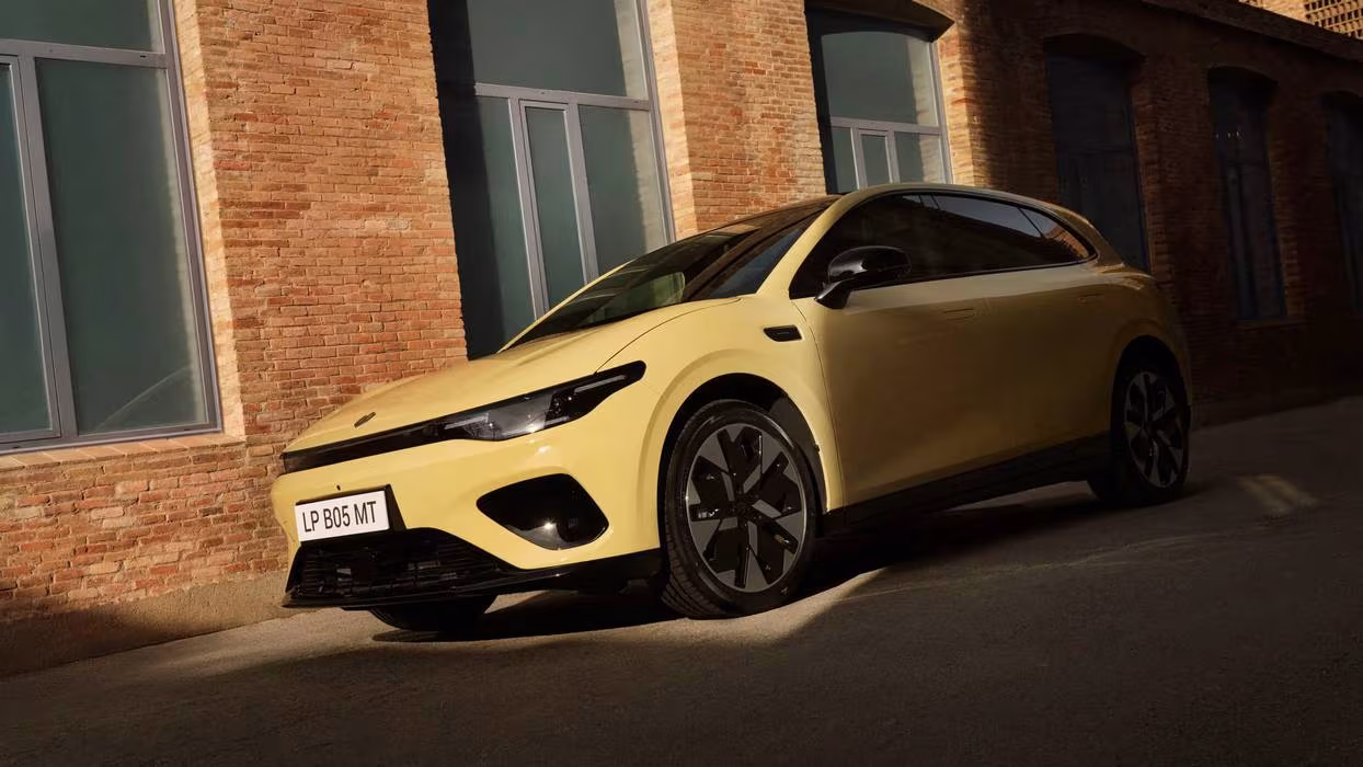 O Leapmotor B05, com 218 cv e autonomia até 482 km, já está à venda em Portugal desde 26.285 euros