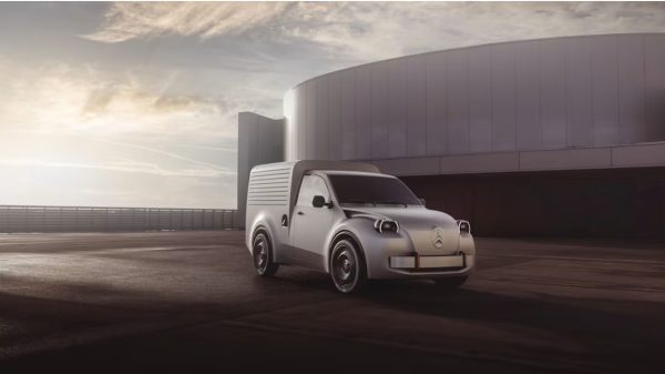 A Citroën mostrou em Paris a 2 CV Fourgonnette, a versão comercial do 2 CV Concept, mas diz que não antecipa um modelo de série