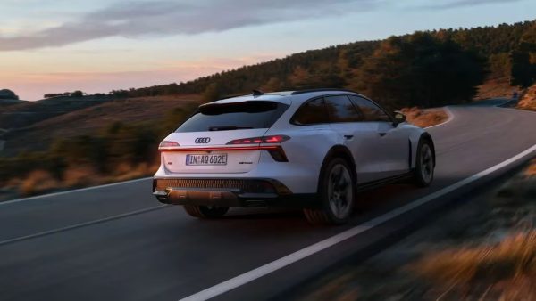 O Audi A6 allroad e-hybrid, o primeiro híbrido plug-in da gama, já está à venda em Portugal desde 84.900 euros, menos 10.200 do que o diesel