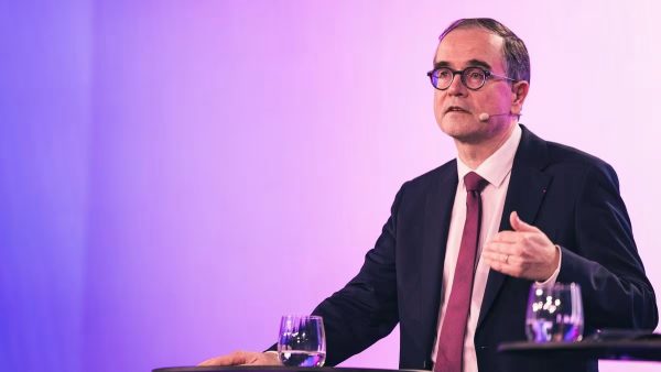 O presidente da Renault diz que poderá propor cortar 300.000 unidades de produção na Europa se a UE não der mais flexibilidade nas metas de CO2 de 2030