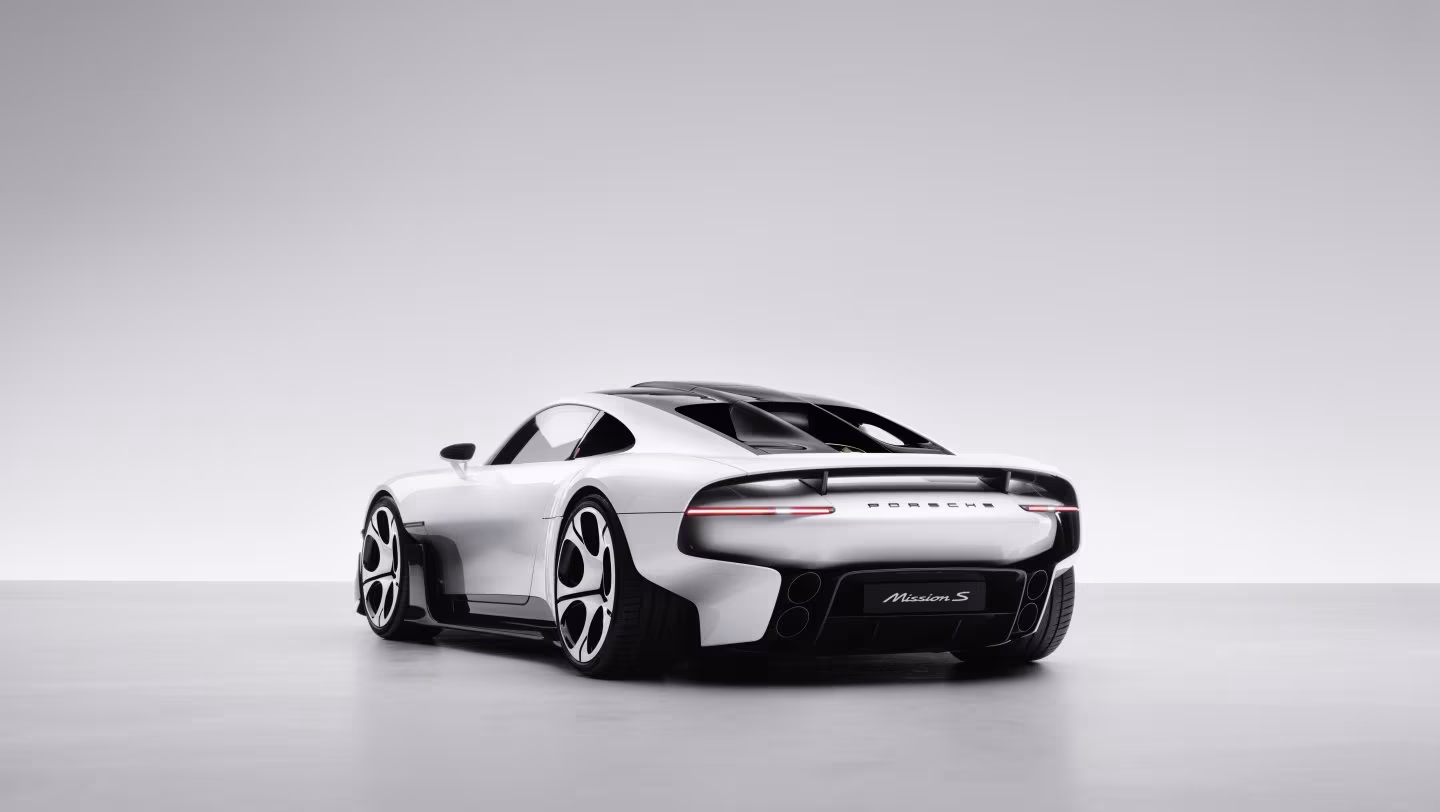 A Porsche mostrou o Mission S, um superdesportivo de motor central acima do 911, e o presidente executivo exclui uma versão elétrica por falta de procura