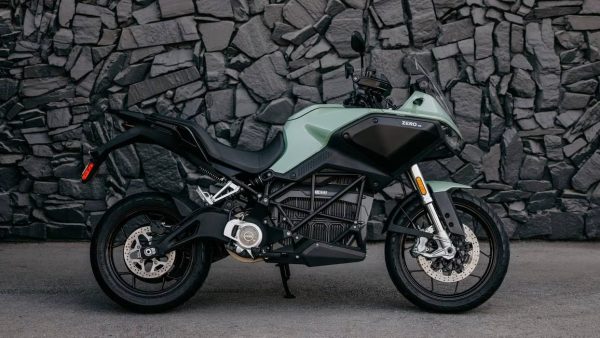 Uma Zero DS fez 436,5 km com uma só carga, e a marca diz que é recorde do Guinness para motas elétricas