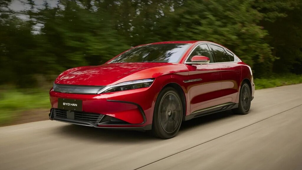 BYD 557 mil, Tesla 480 mil: a chinesa venceu o trimestre, mas a corrida inverteu-se — a Tesla teve o melhor segundo trimestre de sempre e o fosso encolheu para um terço