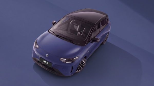 A Leapmotor lançou hoje o A05, o seu elétrico compacto mais barato, depois de o evento ter sido adiado por um tufão